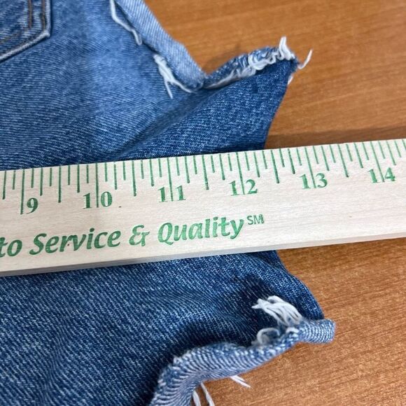 Levi Strauss women’s size 28 denim distressed, mini shorts  - Picture 3 of 6